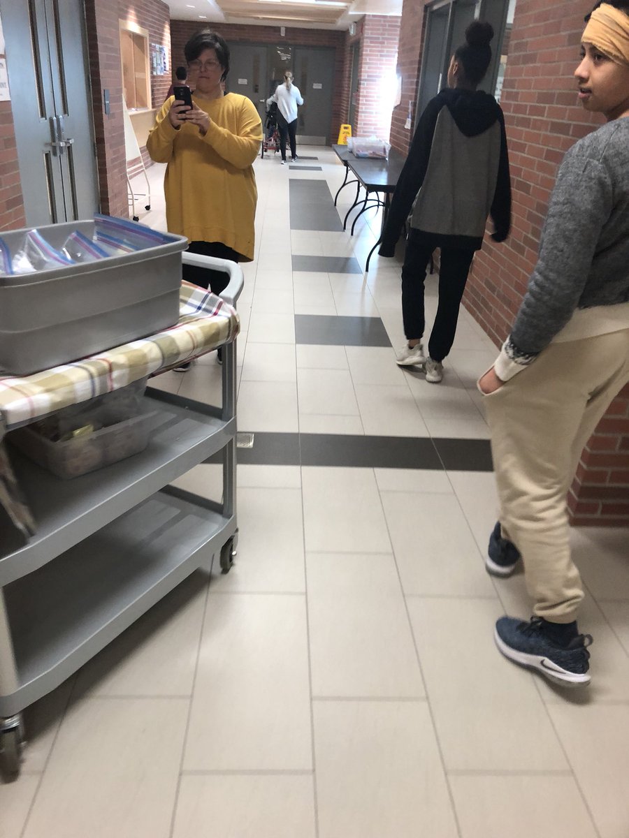 First day of cookie 🍪 delivery from 6D. Lots of fun delivering to all the classes at <a href="/CountrysidePDSB/">Countryside Village Public School</a> <a href="/MsSmithVillager/">MissSmithVillager (she/her)</a> <a href="/BrittanyNeill3/">Brittany Neill</a> <a href="/Saunder14847269/">Kerry Ann</a> #cookiecart #specialdelivery