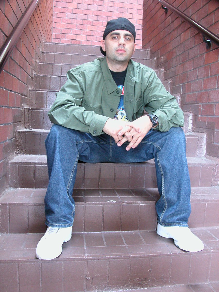 "...in a few years they'll be gabfest beers / have thick girls losin' their minds like Britney Spears..." -Proph, "Headshots" The Refinement album. This stairwell shot of Proph is from 1st gabfest photo shoot around '04📸. #gabfestlegacy