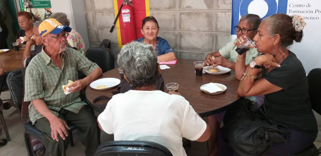 camaramaracaibo's tweet photo. Actividad, enmarcada en la Responsabilidad Social Empresarial, "Árbol de Valores" que realiza nuestro centanario gremio @CamaraMaracaibo a través de su #ProgramaValores, en beneficio 20 trabajadores del Centro de Formación Profesional de San Francisco (@CFPSanFrancisco) https://t.co/uwlxzQhYI3