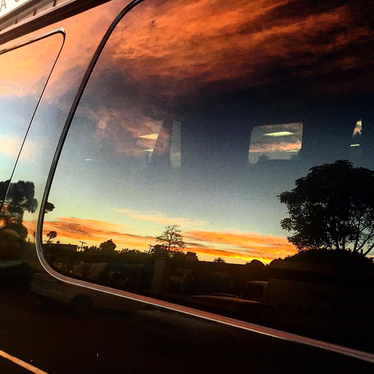 AvonRents's tweet image. California sunset on our Luxury SUV 📸🌅@kjbkiely #ReserveYoursToday !!
.
.
.
.
.
#avonrents #local399 #filmcrew #photography #filmla #setlife #production #luxury #suv #rental #lifeonset #productionlife #bts #filmmaking #worklife #repost #sunset #avontranspo #linkinbio