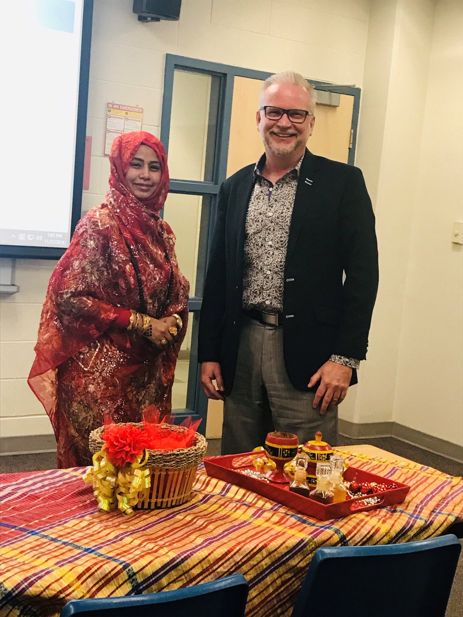NC_DTransfer's tweet photo. Learning about culture from Sudan and Colombia #myncstory #interculturalcommunications @niagaracollege @BeWorldReady 😀 https://t.co/7buE2NVd33