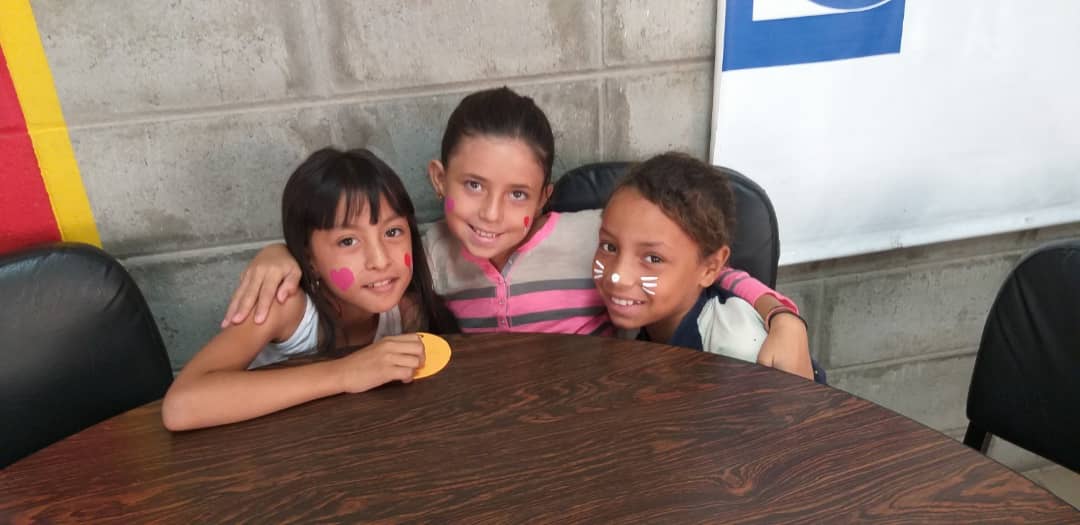 camaramaracaibo's tweet photo. Actividad, enmarcada en la Responsabilidad Social Empresarial, "Árbol de Valores" que realiza nuestro centanario gremio @CamaraMaracaibo a través de su #ProgramaValores, en beneficio 20 trabajadores del Centro de Formación Profesional de San Francisco (@CFPSanFrancisco) https://t.co/uwlxzQhYI3