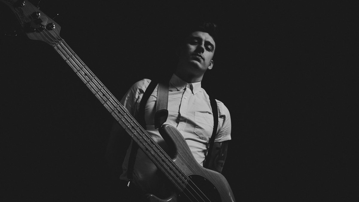 SFT_Offic's tweet photo. Meet the band! On bass - Ollie Cobbett 📸 - @lewismilne99 #StayForTomorrow #SFT #Music #Band #Bassist #Fender #Bass https://t.co/1n001Y9q40