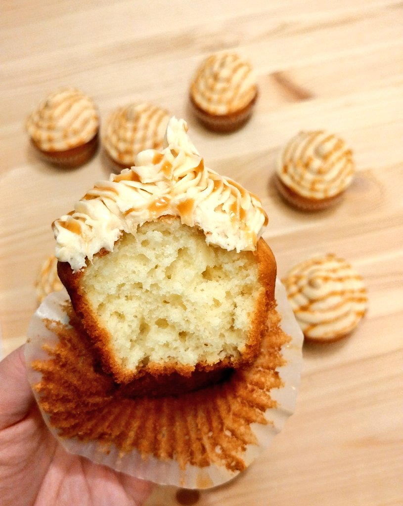 EasyBakeSam's tweet photo. Totally wishing I had more cupcakes to munch on... 🤤 #TuesdayThoughts #baking #cupcakes #dessert #foodie #delicious #cake https://t.co/TgBHKZeYJK