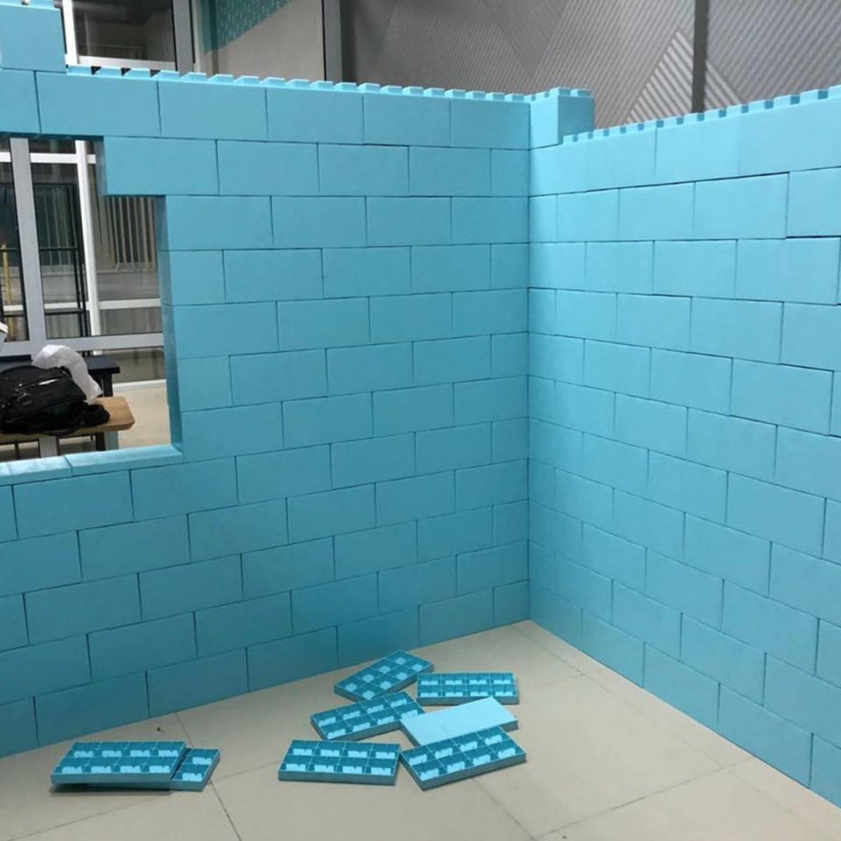 Лего блоки для строительства перегородок.
