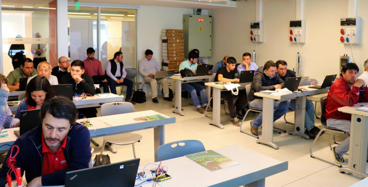cet_thinkagro's tweet photo. #Ahora en @inacaptalca: Empresari@s del área #Agroindustrial participan en curso de capacitación “Beneficios de la automatización en el sector Agroindustrial”.
Conócenos 👉 https://t.co/F0JR5wYfAU
#CentroExtensionismo #ThinkAgroContigo #CORFO https://t.co/QXcYsBw3uf