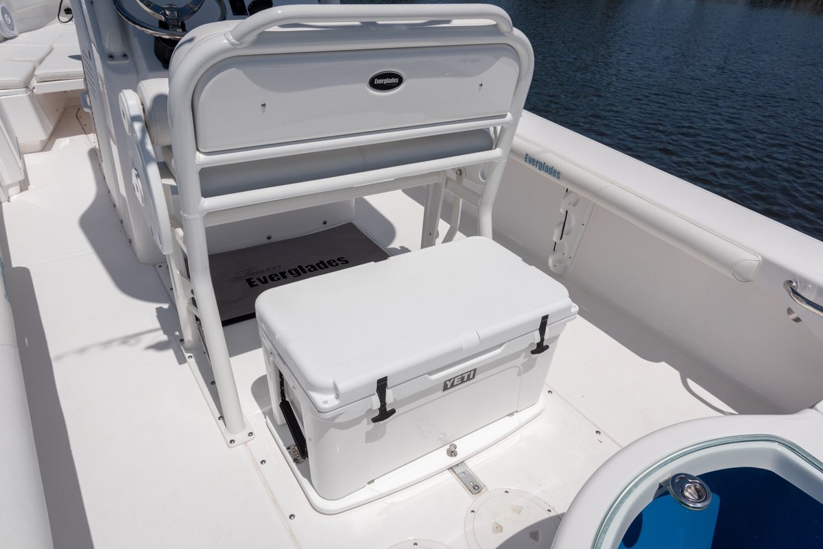 EvergladesBoats's tweet photo. Our #243cc takes the spotlight this #TravelTuesday - see what our industry-leading bay boat has to offer!β¨β¨https://t.co/6aOaAFDuJE
#EvergladesBoats #ReflectsYou β¨@YamahaOutboards @SWSportsman @GarminMarine @boatsdotcom @YETICoolers https://t.co/9fZfwuC1R1