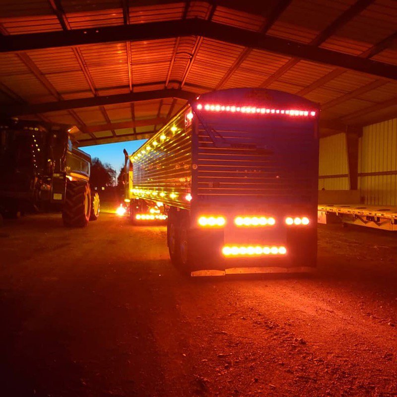 We don’t do a lot of trailer work, but try out best when we get the chance. Can you spot the difference in this before and after? #empirechromeshop #trucking #ledlights