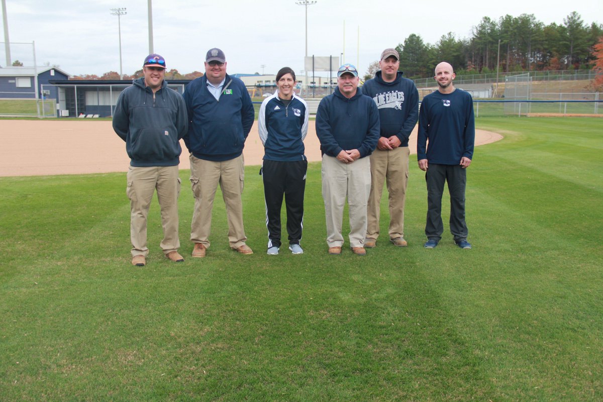 FieldExperts's tweet photo. Congrats to our 2018 βField of the Yearβ in the Schools and Parks Softball category, Blue Eagle Softball Complex at Clover School District (Clover, S.C.) and Lee Clinton, CSFM, Sports Turf Supervisor! @lcfangus @CloverEagles @BlueEagleAD #SportsTurf #FieldExperts https://t.co/YvvzkePNWT