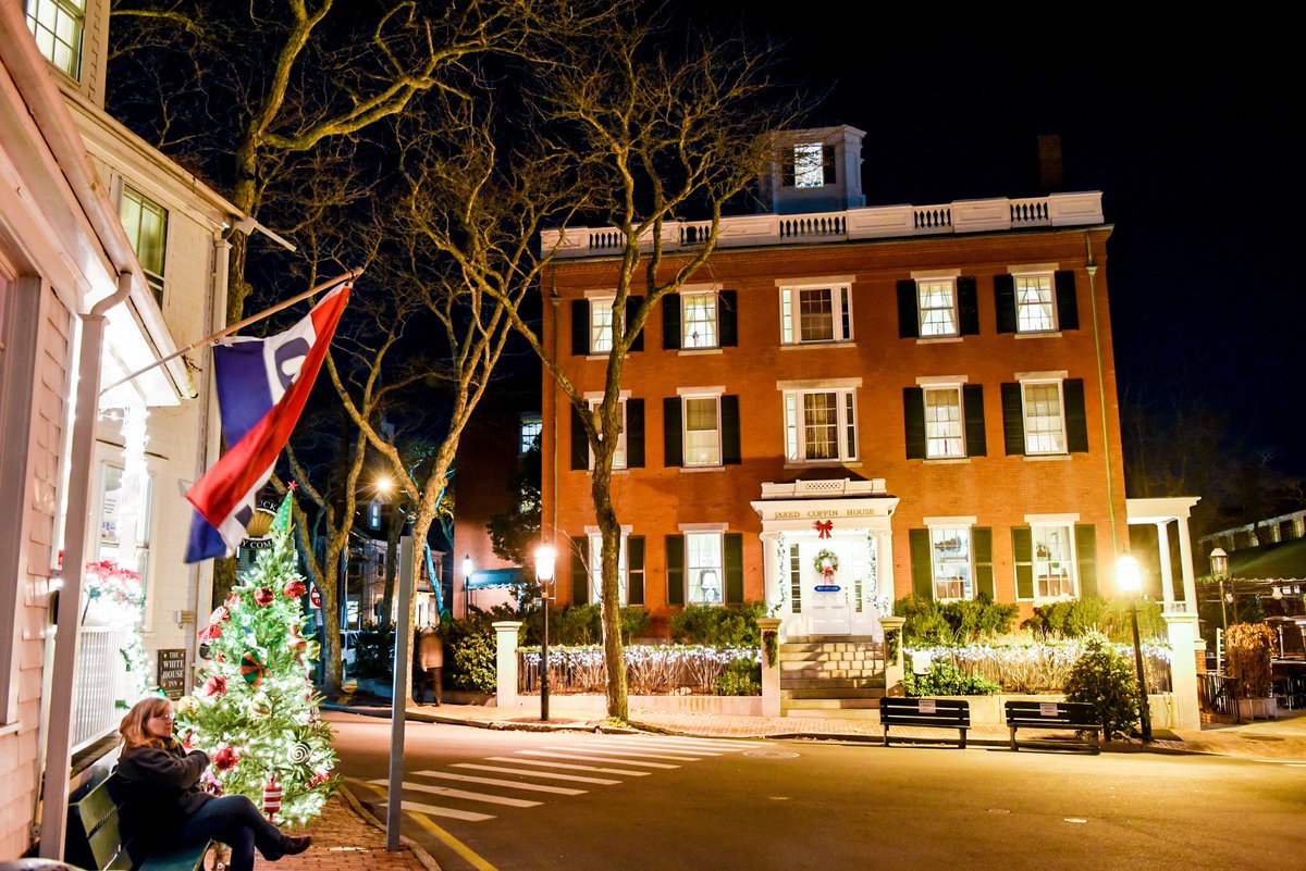 What's that right around the corner? Christmas Stroll!🎄We're excited! We're also excited to be featured in Forbes on a story about Christmas Stroll! #HotelsForTheHolidays ow.ly/33gP50jO9Ed