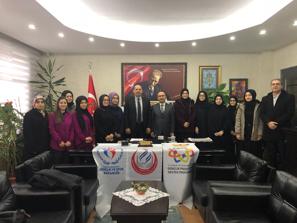genc_sinema's tweet photo. "Genç Sinema " Proje ekibi İlçe Milli Eğitim Müdürümüz Sayın Ahmet ÜZGÜN´ ü makamında ziyaret ederek proje hakkında bilgi verdiler.
#GençlikProjeleriDestekProgramı 
@gencliksporbak 
@GSBgenclikproje 
@GSBgenclik
@GSBdestek
@kasapoglu https://t.co/28Rtfs9gmk