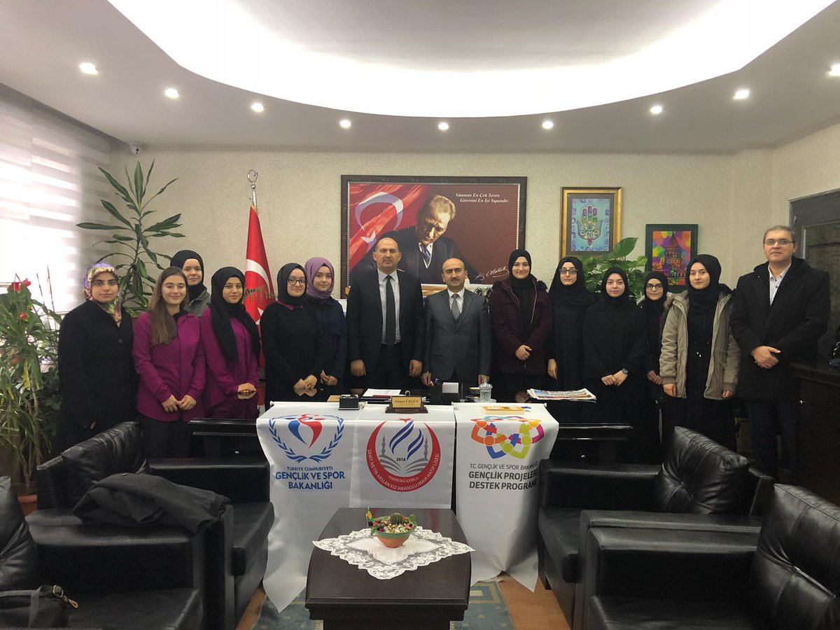genc_sinema's tweet photo. "Genç Sinema " Proje ekibi İlçe Milli Eğitim Müdürümüz Sayın Ahmet ÜZGÜN´ ü makamında ziyaret ederek proje hakkında bilgi verdiler.
#GençlikProjeleriDestekProgramı 
@gencliksporbak 
@GSBgenclikproje 
@GSBgenclik
@GSBdestek
@kasapoglu https://t.co/28Rtfs9gmk