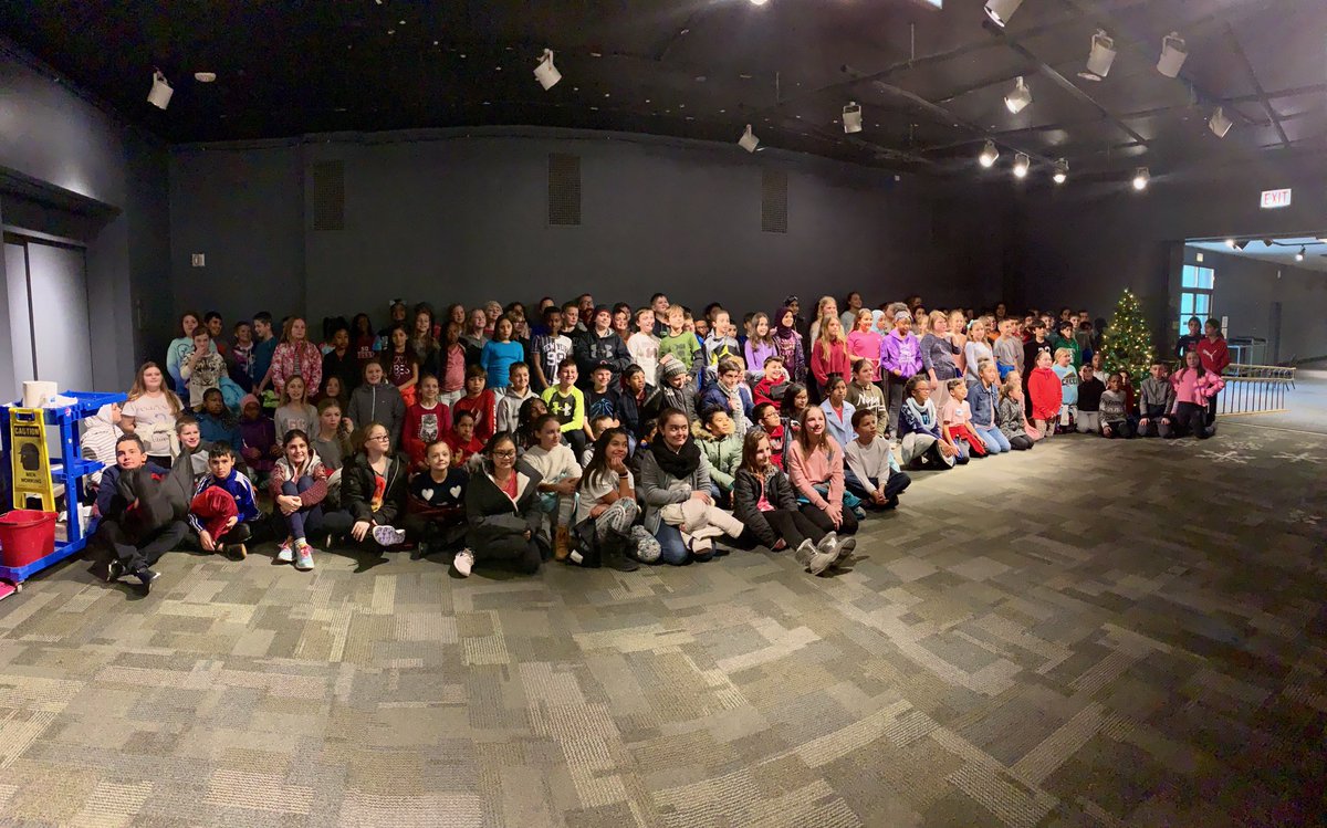 Lyle and Brodnicki’s 5th grade classes learning and discovering at the Museum of Science and Industry. ⁦@LyleDragons⁩ ⁦@BrodnickiSchool⁩ #d109pride
