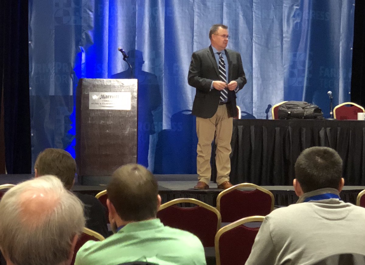 maxarmstrong's tweet photo. THE REVEREND CHAD. Mr. Colby spreads the gospel of ag technology #FPTF @TheChadColby @FarmFutures We’re on the beach in Coralville for the Farm Progress Tech Forum. Great presentation. Nobody dozing in his audience. https://t.co/nNxckqK8I6