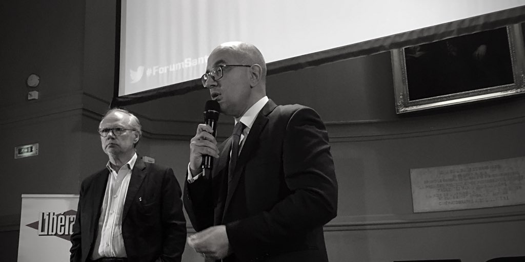 marion_sciarli's tweet photo. Ouverture du #ForumLibe @nehs « La santé à cœur ouvert » par Laurent Joffrin @libe et Sylvain Chapuis Directeur Général de @nehs pour Nouvelle Entreprise Humaine en Santé : comment la relation au soin parle-t-elle de nos sociétés https://t.co/B8wGp2WLpE
