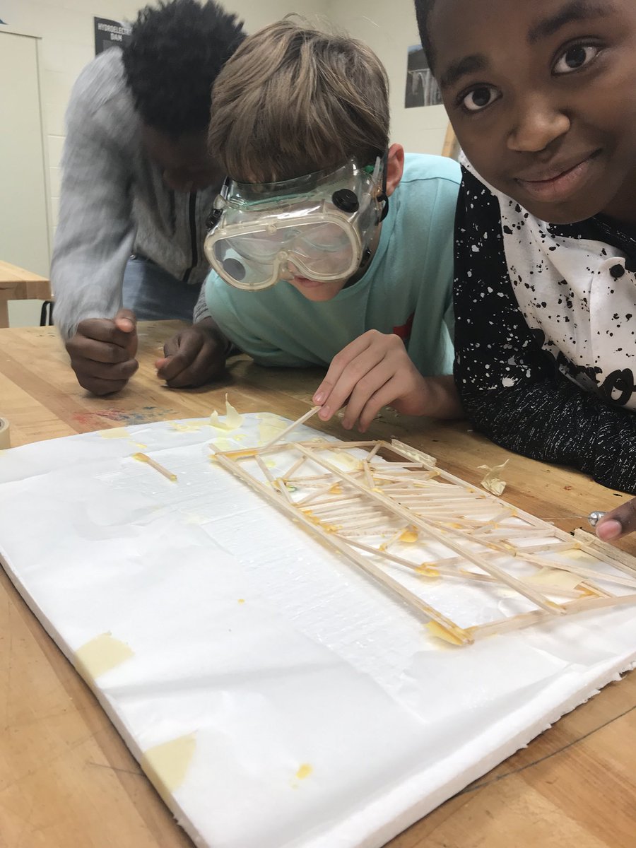 MrWolfTech's tweet image. When safety matters as well as enjoying yourselves with a health bridge building school wide competition! Shout out to our first 6th grade group to have a bridge that at 26gram bridge hold up 108 times it’s own weight at 2818grams! #EWStrong