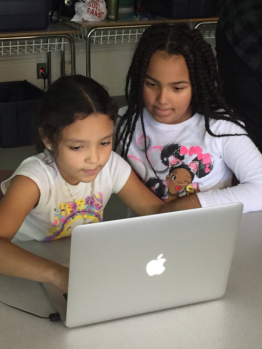 brookhaven_ps's tweet image. There’s a “buzz” in the room - learning to code! #teacherslearningcode #studentengagement @learningcode @LC1_TDSB @TDSBNardiAddesa