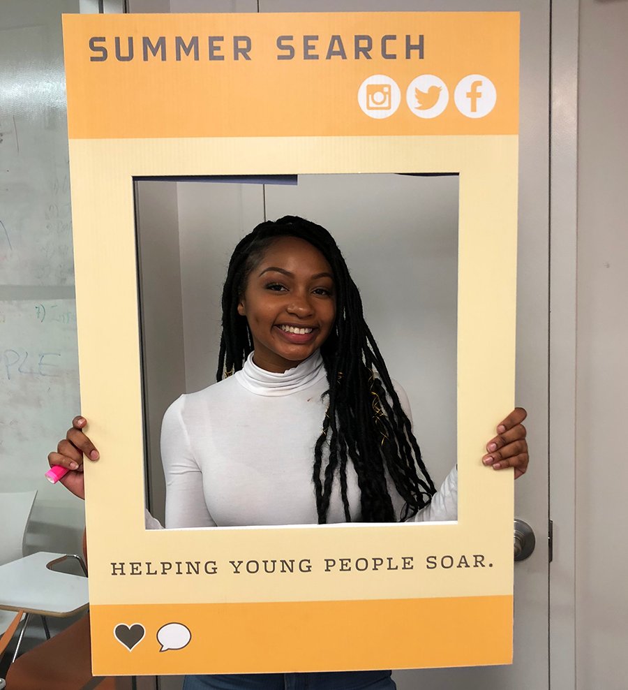 SummerSearch's tweet photo. #SummerSearcher Tamara taking an #UNselfie for #GivingTuesday in the @SummerSearchNYC office! https://t.co/jYMqaGvL2H https://t.co/f90OXdeZlJ