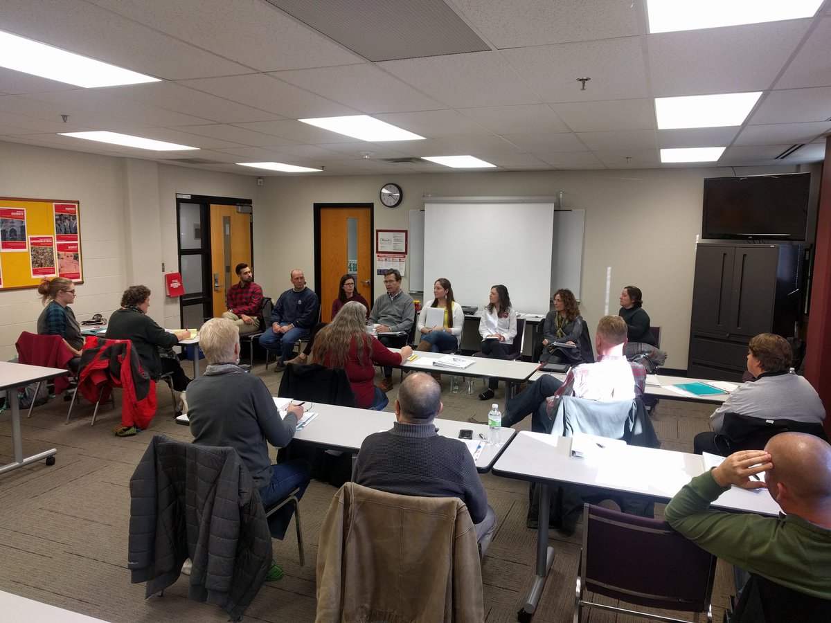 Getting #localfood producers and potential buyers in the same room to learn about the complex wholesale market. <a href="/ISUdining/">Iowa State Dining</a> <a href="/CapCityFruit/">Capital City Fruit</a> <a href="/LoffredoFresh/">LoffredoFreshProduce</a> <a href="/huntermansion/">Lemon Tree Tea House</a> #newtonschools #marketready #StrongIowa