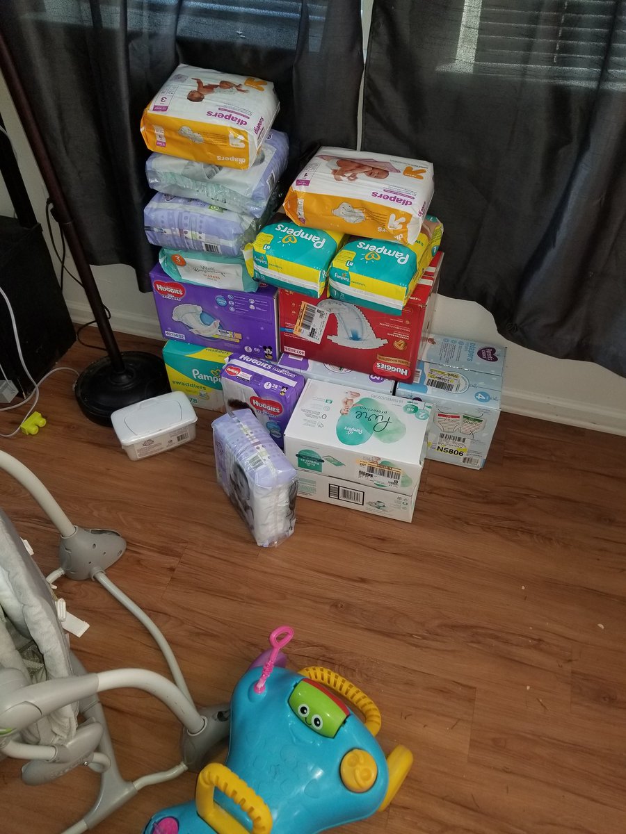 MacheteChief's tweet photo. Diaper party looks like a success, 2 days left till the babys here:) https://t.co/SxHNIUS0bM