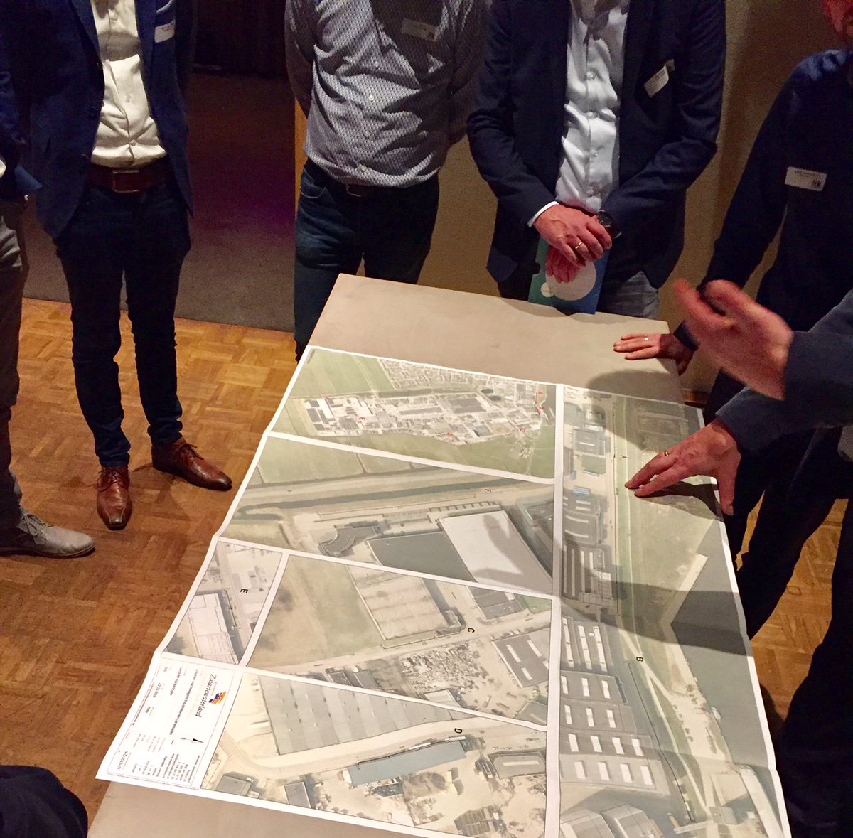 Onze leden zijn vanavond bijgepraat over duurzaamheid, circulaire
economie, profilering van Genemuiden, parkeerbeleid en de uitbreiding  en camerabewaking van het industrieterrein. Het samen benutten van kansen stond centraal. Geweldig dat er ook veel nieuwe leden waren!
