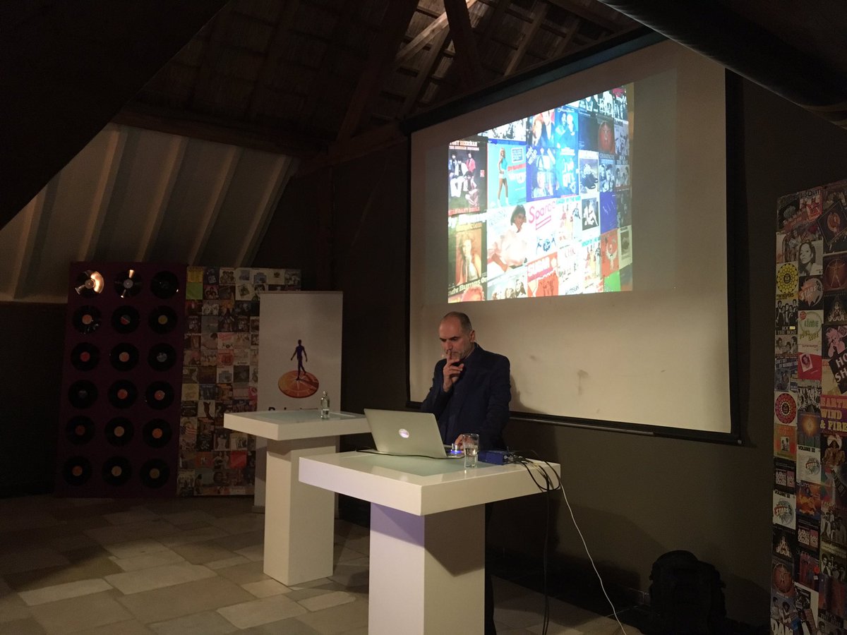 PaulienDe's tweet photo. Swingende muzikale avond met @LeoBlokhuis voor @Rabobank klanten. Wat een energiek verhaal met een mooie inkijk in de muziekindustrie. https://t.co/Vm0AroN9QC