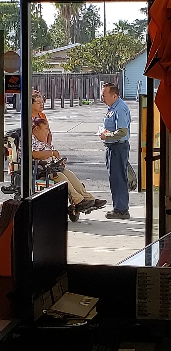 gusito714's tweet image. I got a new street team pasing out flyers trying hard with this aweskme promoss #equaloportunities @noreen_vip @CGuzmanVIP @Alicia_SPG @DaveBerginVIP  there is no limitations when u wanna doit #proudteam