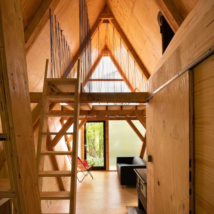 prefabsmallhome's tweet photo. The Trailer, a self built prototype relocatable £20K house, constructed from materials sourced from construction waste and locally grown unseasoned timber, by Invisible Studio | Photography by Jim Stephenson | More images: https://t.co/hsCB1sG3TD https://t.co/ewmsmnM9DT