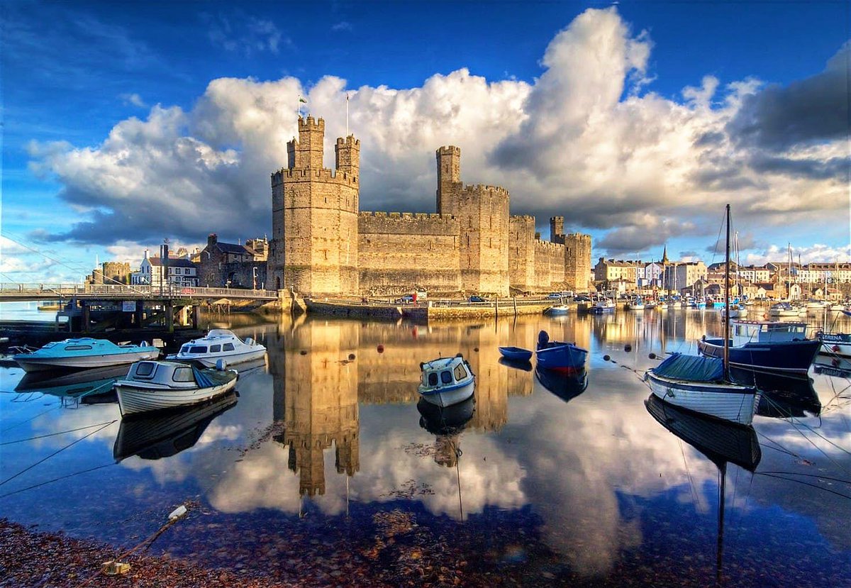 lonelyplanet's tweet photo. Whether you like them old and craggy, recently renovated or simply historically significant, 7 of the best castles in Wales: https://t.co/4qcMluydLX by @YayAmyPay https://t.co/EbRCuSi4GF