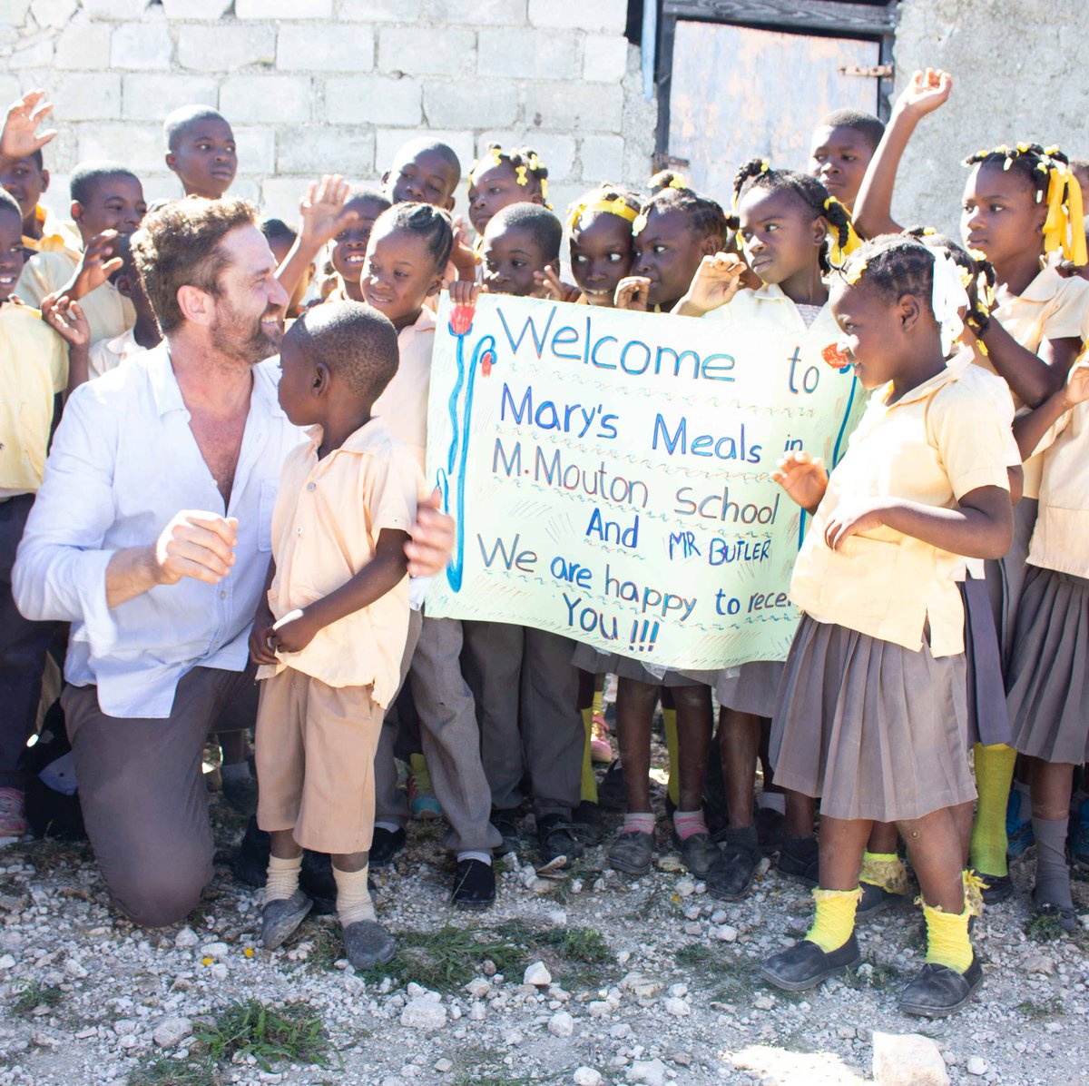 GerardButler's tweet photo. 2/2 Their program is so simple and for £13.90/€15.60/$19.50, they can feed a child for a whole school year. If you are looking for an organization to support for #GivingTuesday, consider @MarysMeals. You can learn more and donate here: https://t.co/cPaF4kA1ug https://t.co/W9iyUfyqA3