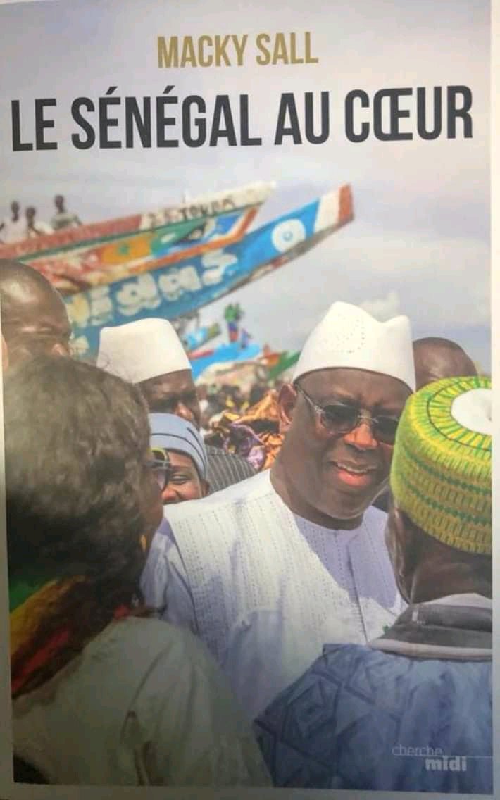 SouleymanLy's tweet photo. Je veux ce livre dédicacé de l'auteur !@Macky_Sall 
776516505 https://t.co/xDZqxb78FD