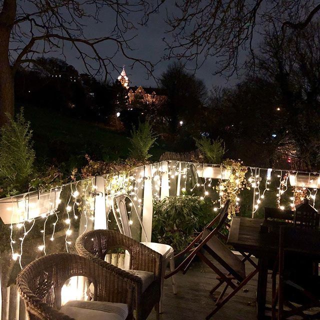 ramshacklechic's tweet photo. Icicle lights. Always icicle lights. And such a pretty view. .
.
.
#richmonduponthames #richmondhill #london #christmas #christmasdecor #christmaslights #view #petershamhotel #ramshacklechic #expatlife #iciclelights #roofterrace #deck #happygirl https://t.co/qIMXtD3wgc https://t.co/LUTOY7Sh3c