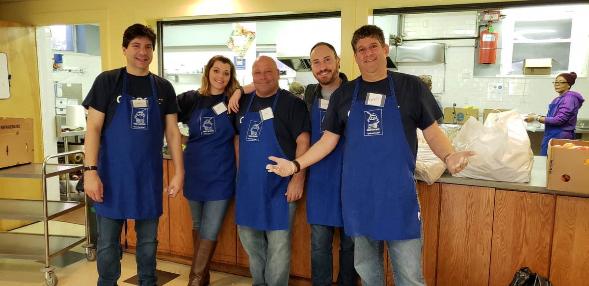 CresaNJ's tweet photo. Cresa NJ Team helping out in the community @TonisKitchen. Toni's has a great crew pulling everything together to help the community! Thank you for what you do! #GivingTuesday #community #grateful https://t.co/EBUXka4IUP
