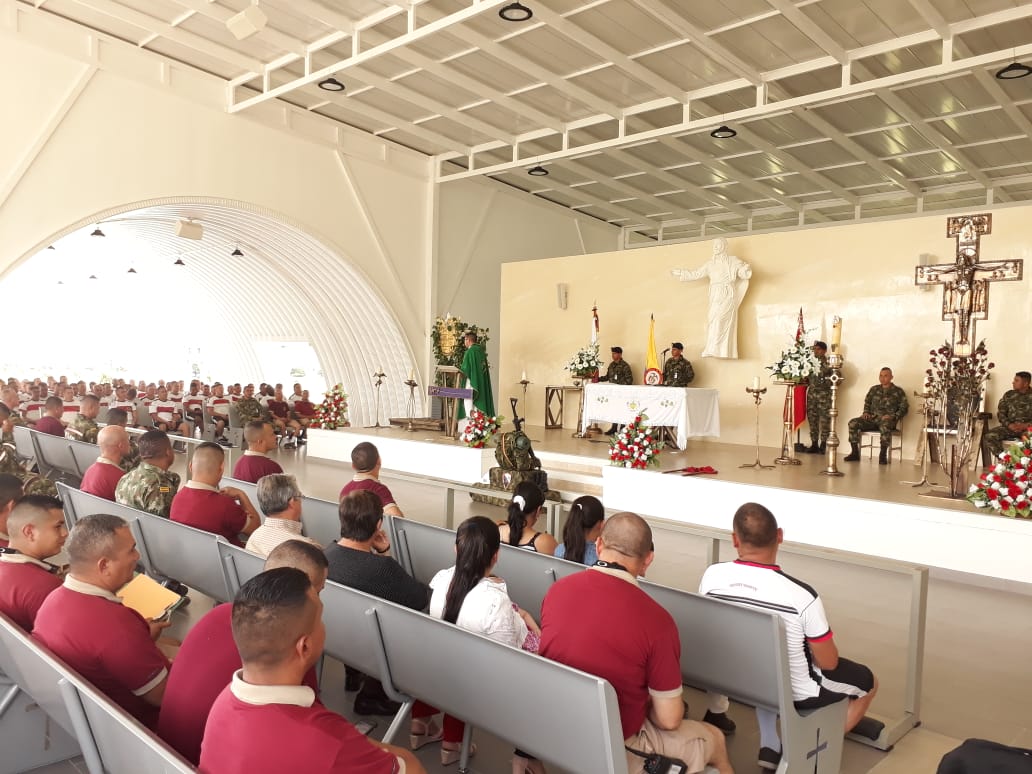 Ingenieros_EJC's tweet photo. 68 Soldados profesionales del #BAMAI #BIOPE #BIADE, de la Brigada Especial de @Ingenieros_EJC empiezan su etapa de retiro asistido, luego de 19 años al servicio de la Patria celebran este logro en compañía del Sr. CR Ricardo Roque con una eucaristia y un almuerzo de compañeros. https://t.co/3FQTe9pvSj