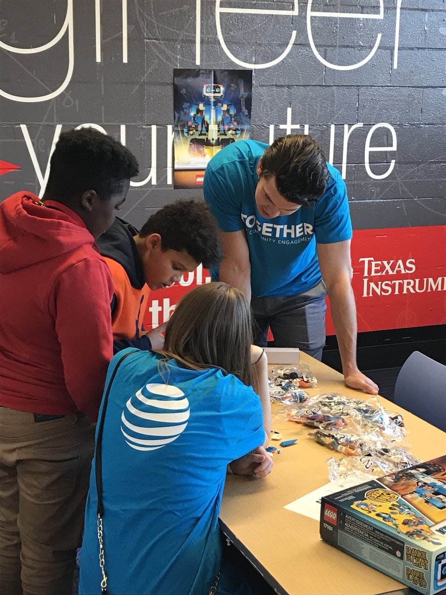 TinaMorefield's tweet photo. Celebrating #GivingTuesday with LEGO robotics at the Boys &amp; Girls Club of Richardson. #ATTImpact, #LifeAtAtt, #GiveBigDFW https://t.co/p1E49aC8uS
