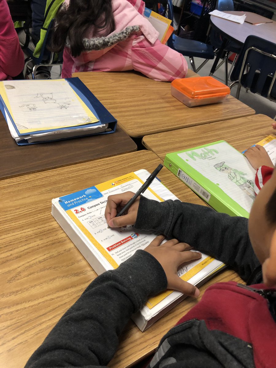 grizfan99's tweet photo. Students at Calvert quickly review their homework by using agree or disagree strategy! Ss then explain their reasoning with academic vocabulary. Stations are also ready to go! #calvertelementary #AldineELMath https://t.co/axCsEvq0iu