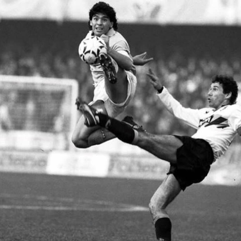 FOTOS HISTORICAS O CHULAS DE FUTBOL - Página 4 DtCi0mKXQAAPyYn