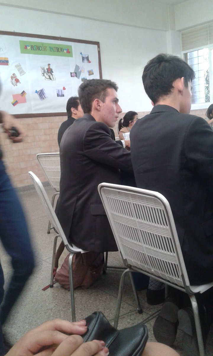 MAIMUN_CMA's tweet photo. Guiseppe Armagno representando a la Fuerza Aérea de la Cámara Nacionalista del Kuomingtang en el marco de la Guerra Civil China en @STAIMUN  2018 https://t.co/hL8tnzkiwX