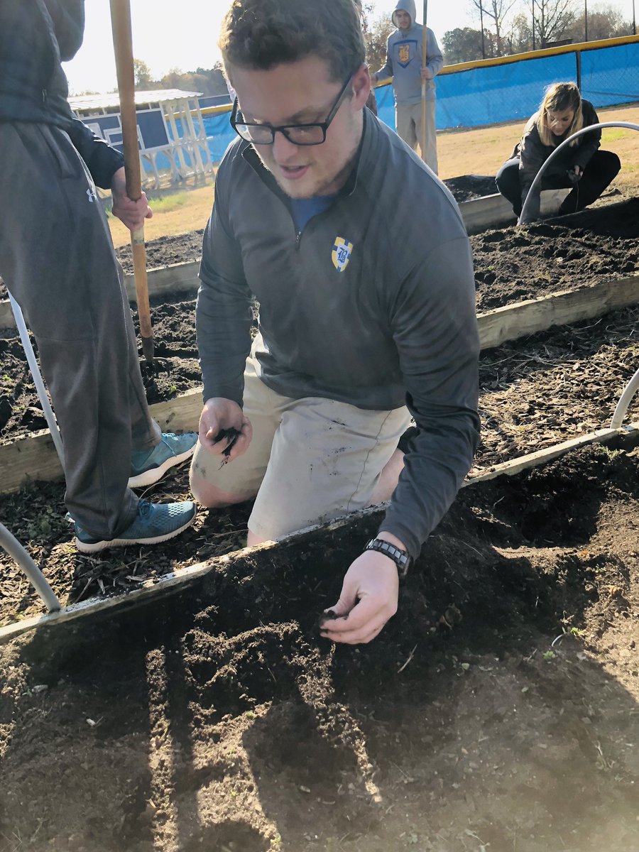 Winter Garden Clean-up Day in AgriScience❄️ #32degreesandsmiling #gardenworkisneverdone #ALLINBUCS