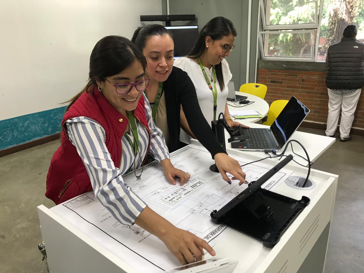 uvggt's tweet photo. Teal classrooms up and running at Univesidad del Valle de Guatemala #poweredbyasha @USAIDASHA1 https://t.co/KY5WYmESyl