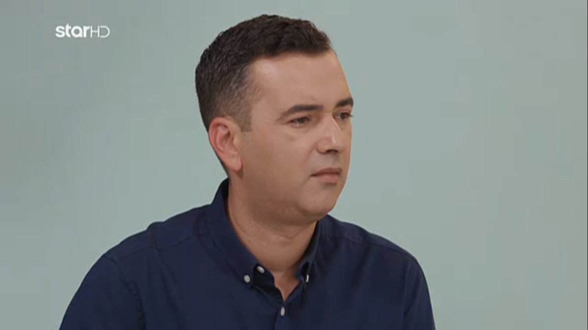 gousteritsas's tweet photo. Ντωμεταξυ στο στούντιο τόση ώρα γίνεται της καραπουταναρας το ξεμουνιασμα και ο λατρεμένος έχει το βλέμμα ΣΑΣ ΣΙΧΑΙΝΟΜΑΙ ΑΠΛΥΤΕΣ ΠΛΕΜΠΕΣ #GNTMgr https://t.co/AIhQv38NN9