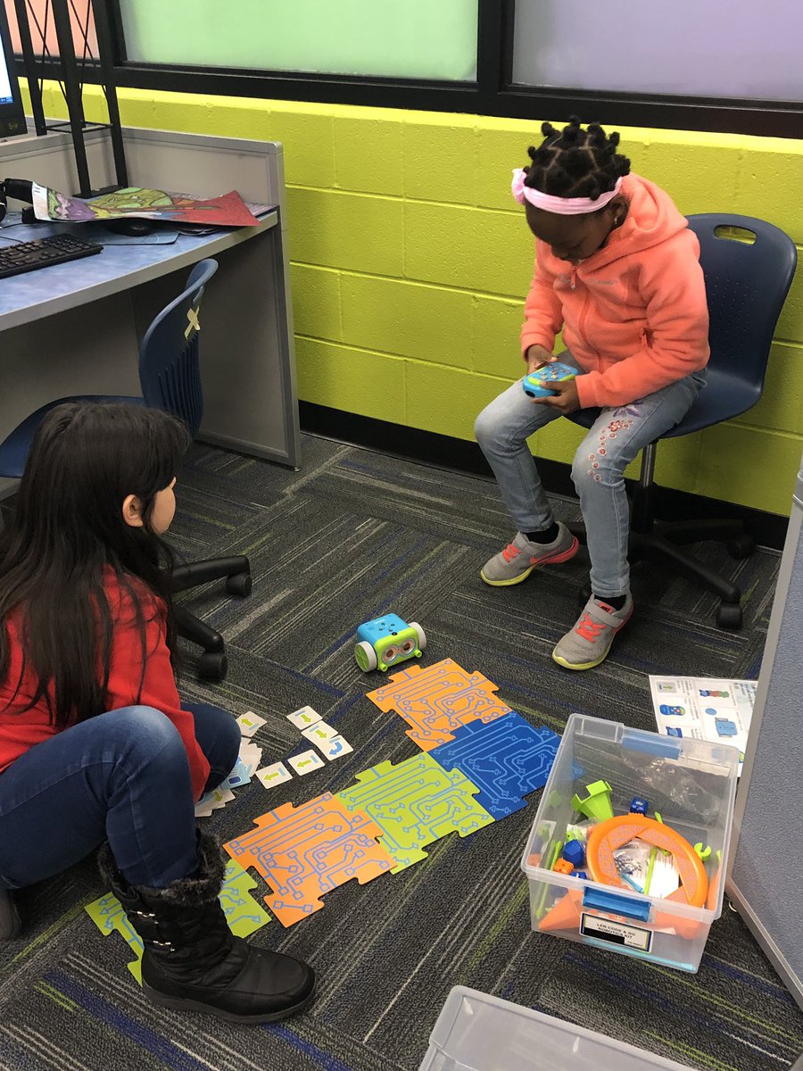 MrsElayan213's tweet photo. Using Code to Program Botley! @RidgeLawnLab #cridgepride #Botley #thirdgradeengineers https://t.co/5kNBM2OgJo