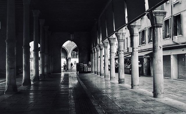 Mercato di Rialto / Venezia ...
#loves_venezia #veneziaunica #ig_venezia #volgovenezia #vivovenezia #veneziadavivere #museitaliani #beniculturali30 #volgoarte
#jj_blackwhite #streetphoto #ig_street #bnw_city #bnw_life #bnw_captures #bnw #bnw_society #bnw… ift.tt/2PYwWf9