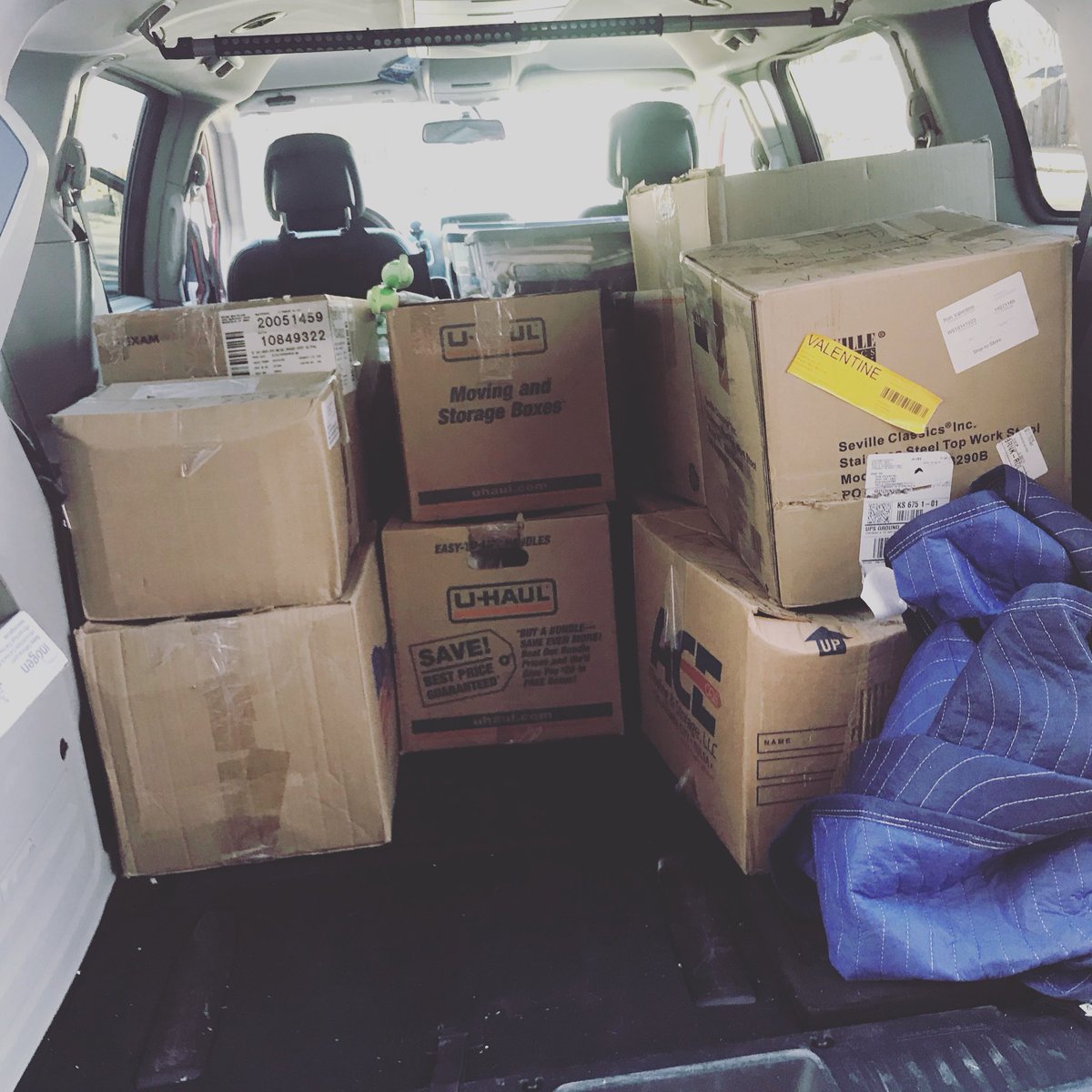 SB_Thompson's tweet photo. This is finally happening. Moving all the kitchen stuff in today!
#fixerupper #renovation #moving #projectsunset #hallelujah https://t.co/aBm6szrgxE