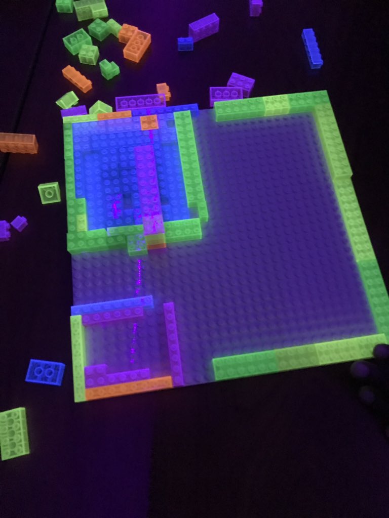 MrsCarter_Fonde's tweet photo. Glow in the Dark Legos = Fun #STEM Morning Tub! @FondeElementary @MobilePublicSch #FondeFamilies https://t.co/WS7Kp54NAK