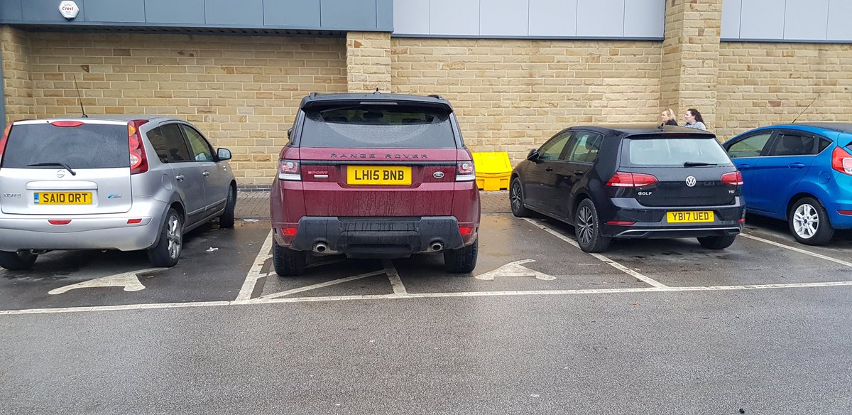 Very thoughtful parking in Huddersfield earlier  today <a href="/Parklikeatwatuk/">Parking Like A Tw*t UK</a> <a href="/parklikeaprick/">The original Toastie M.B.E</a> @parklikeamoron