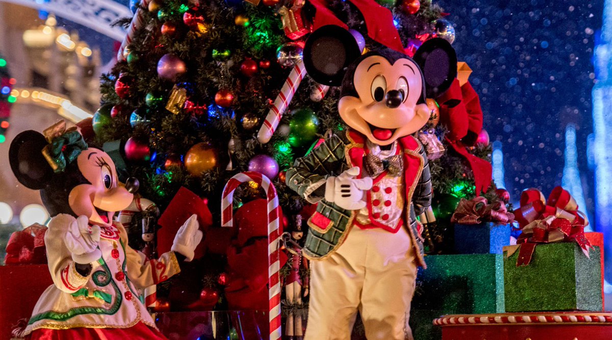 TravelBuzzWorld's tweet photo. Who wants to spend the holidays in Disney? Ask us how!! https://t.co/pUpzLHdBv9