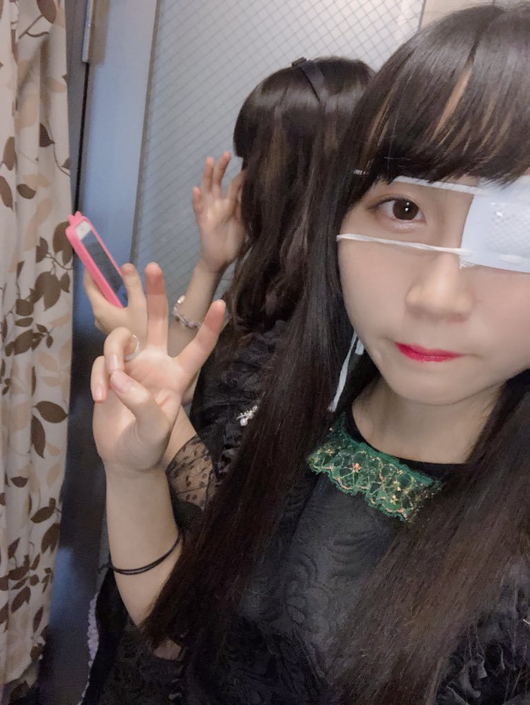 関東のじいさんはヴェルヴェットのオタク Kmtruka おはようございます 昔 目病み女と風邪引き男 という言葉があって 目を病んだ女性は可愛らしく見えるということなので 実際に可愛らしく見えますよ Twitter