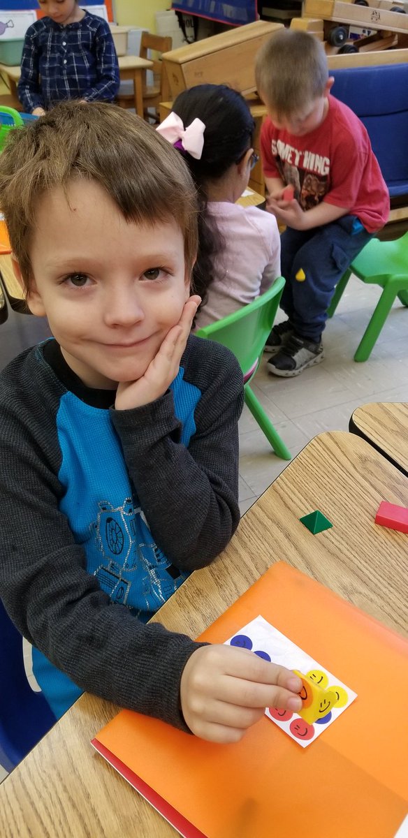 the5to9teacher's tweet photo. We continued to explore solid shapes today. We used smiley stickers to count the faces on these 3D shapes! 😁 #eurekamath #kindergartenmath #handsonmath #iteachk #ColdSpringELC @eureka_math https://t.co/NBFJNHkvro