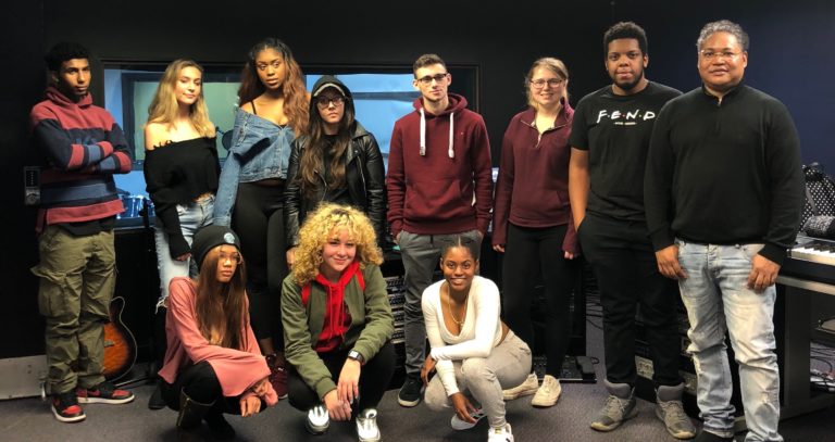 Big things are happening at #LIUBrooklyn this semester! Producer Tony Dofat is helping launch a record label called Blackbird Music Group (BBMG), which will be run by students, giving them first-hand experience. To get involved, email tony.dofat@liu.edu.
https://bit.ly/2SdxzhF